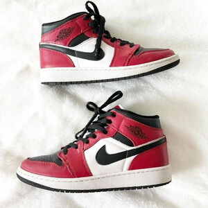 Nike Air Jordan 1s Chicago Black toe  Gym Red White Size 6Y or women's 7.5